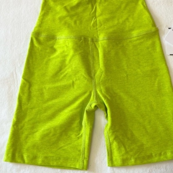 Beyond Yoga Keep Pace Biker Shorts Womens XXS Green Space Dye High Waist - Picture 2 of 4